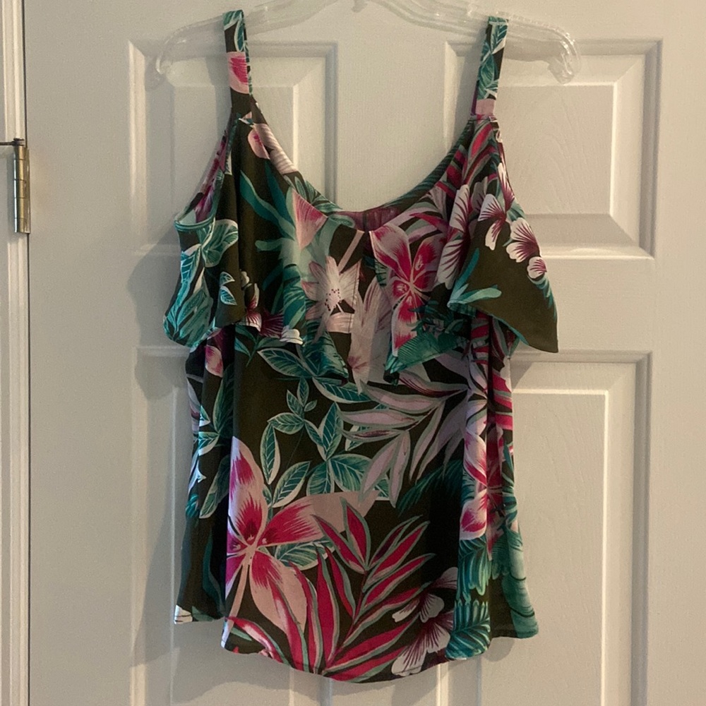 New York and co. Summer cold shoulder top